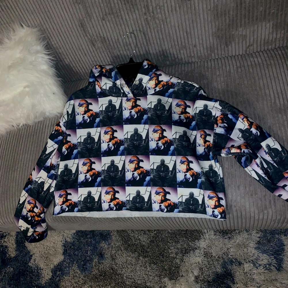 Graphic Cropped Pullover Tupac